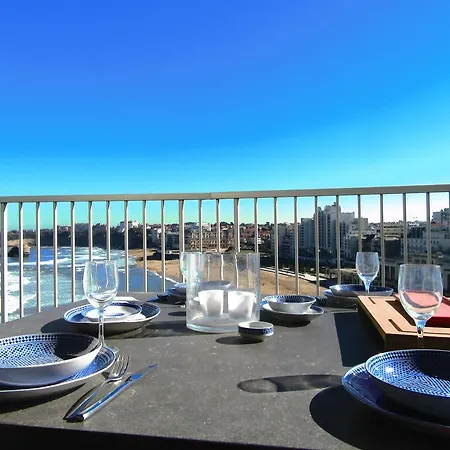 Au Coeur De La Ville Avec Vue Imprenable Sur La Mer Apartment